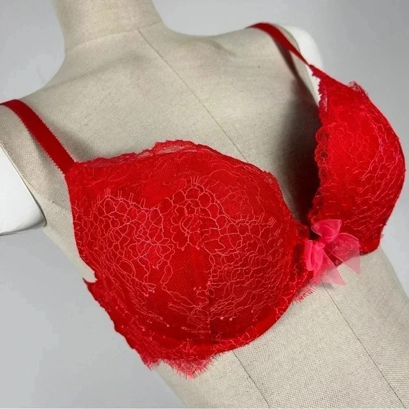 NEW Victoria Secret Bra - Picture 2 of 4